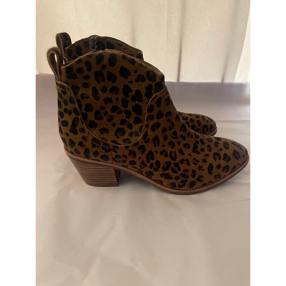 UGG Kingsburg‎ Leopard Bootie - Picture 2 of 7